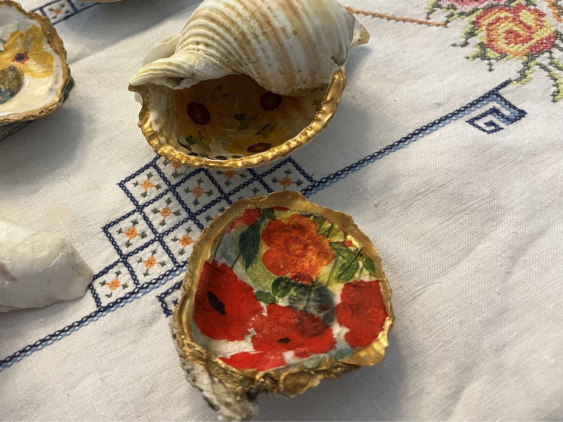 Poppy oyster trinket dishes - 1