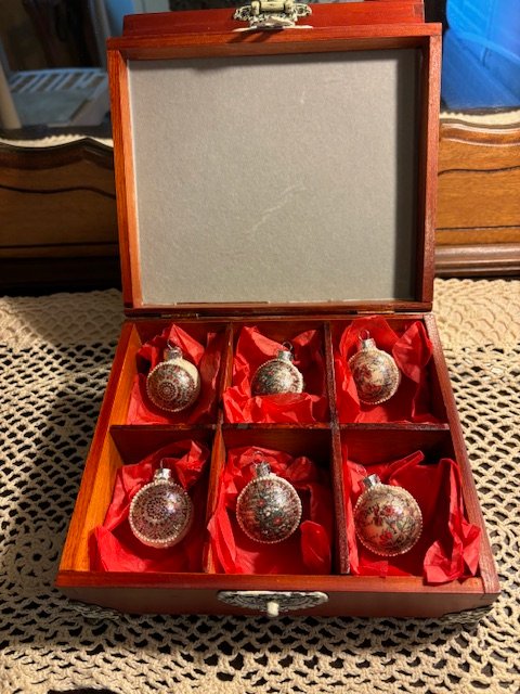 Victorian mini ornament box - 3