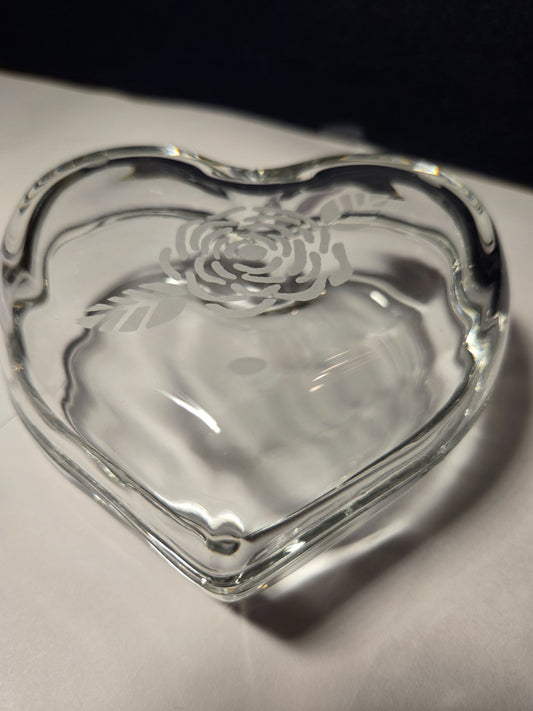 Etched Heart dish w lid - 1